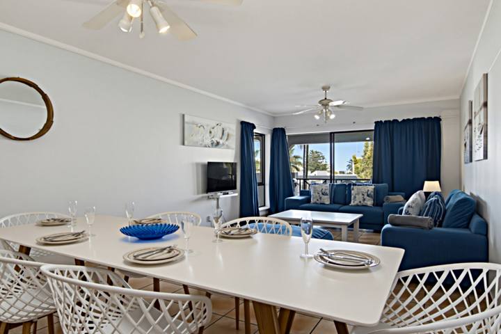 La Pirogue 47 Dining room